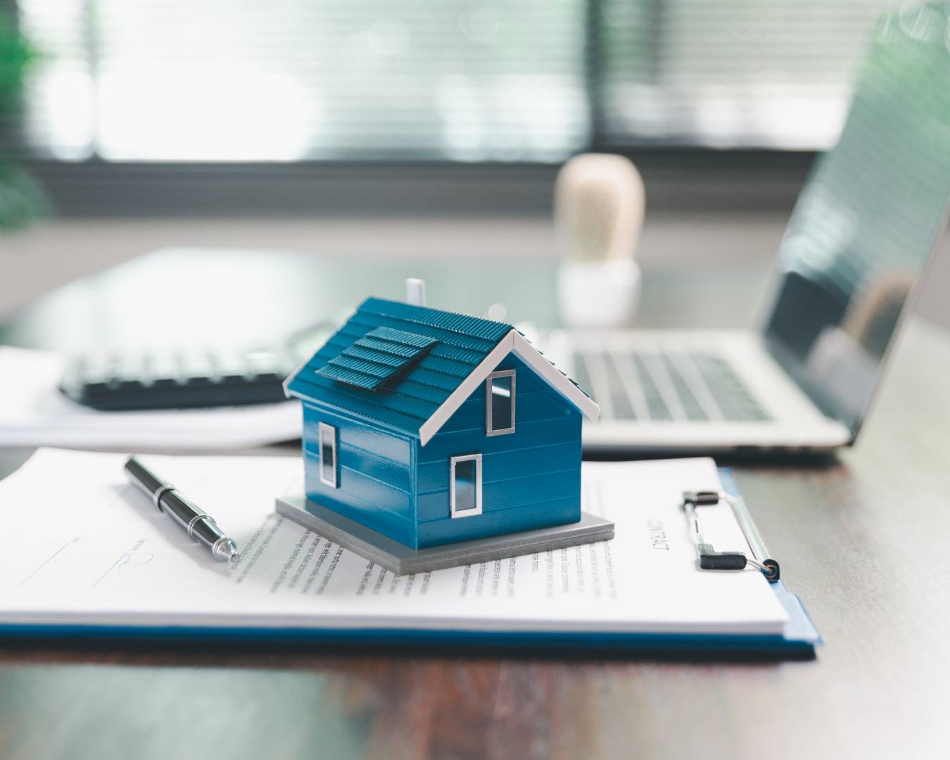 Mini Hose on documents Image